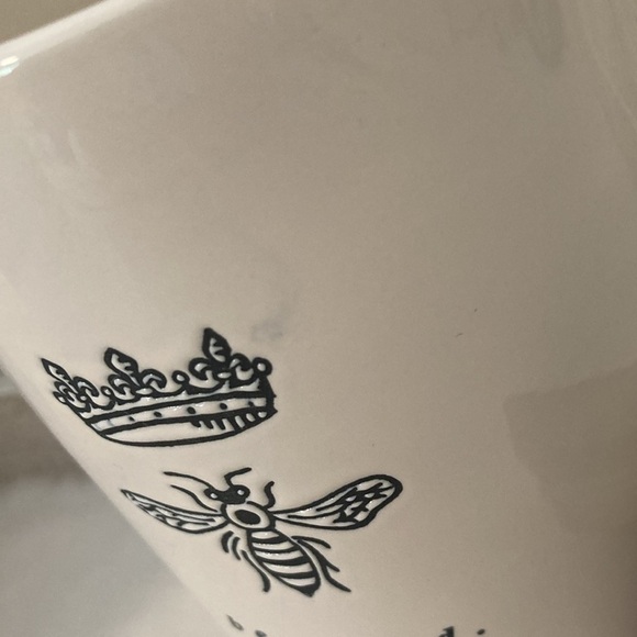 Rae Dunn Queen Bee Kind Crown Canister with Wooden Lid - Picture 8 of 8